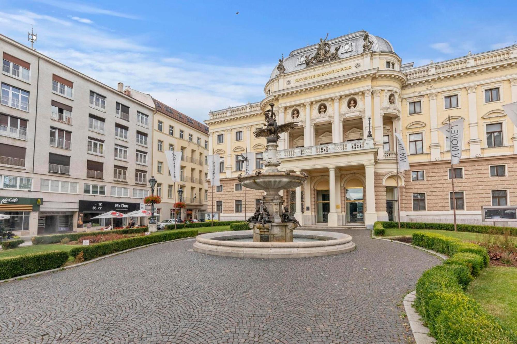 Family Hub In Centre Apartment Bratislava Exterior photo